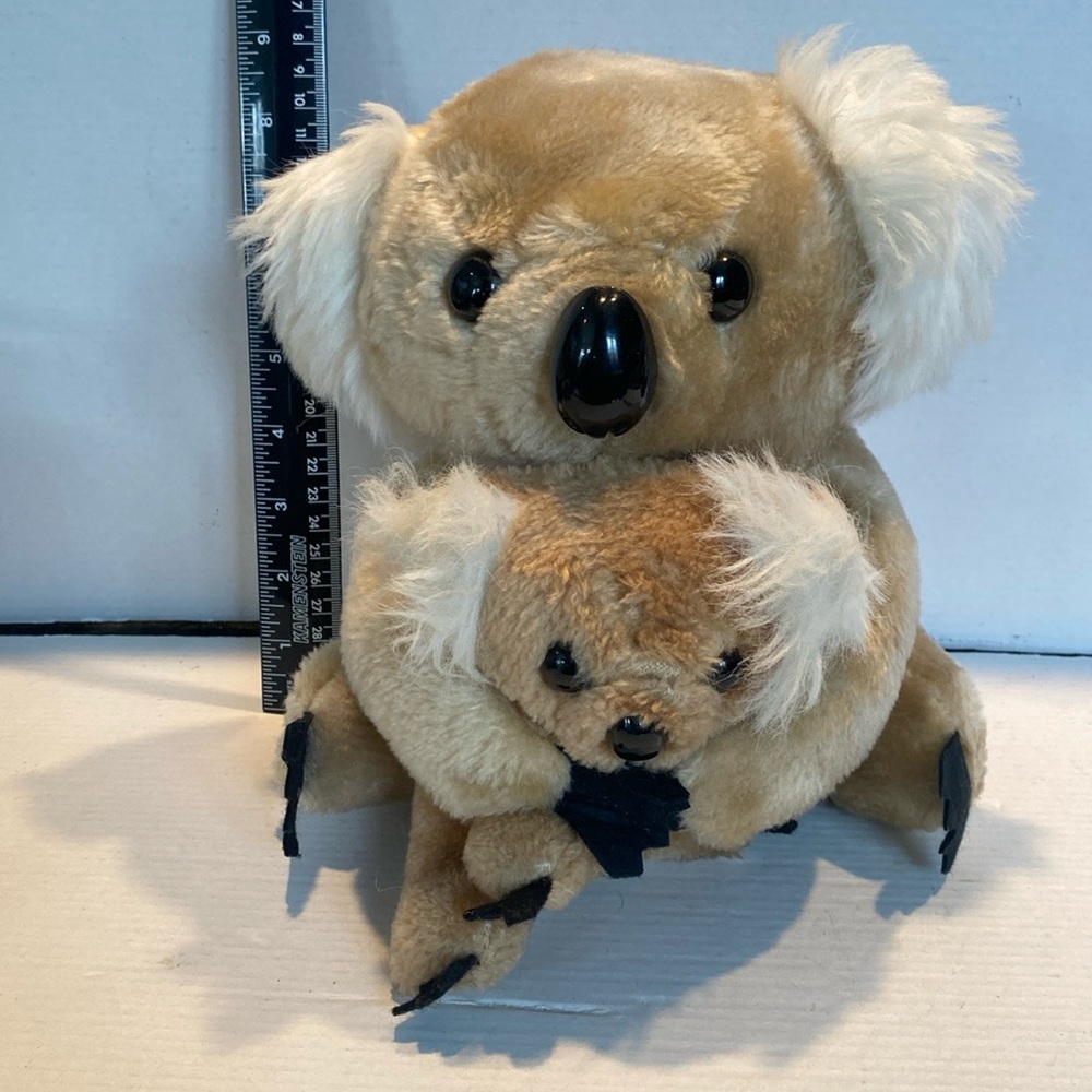 Vintage Large Mother & Baby Koalas Hugging